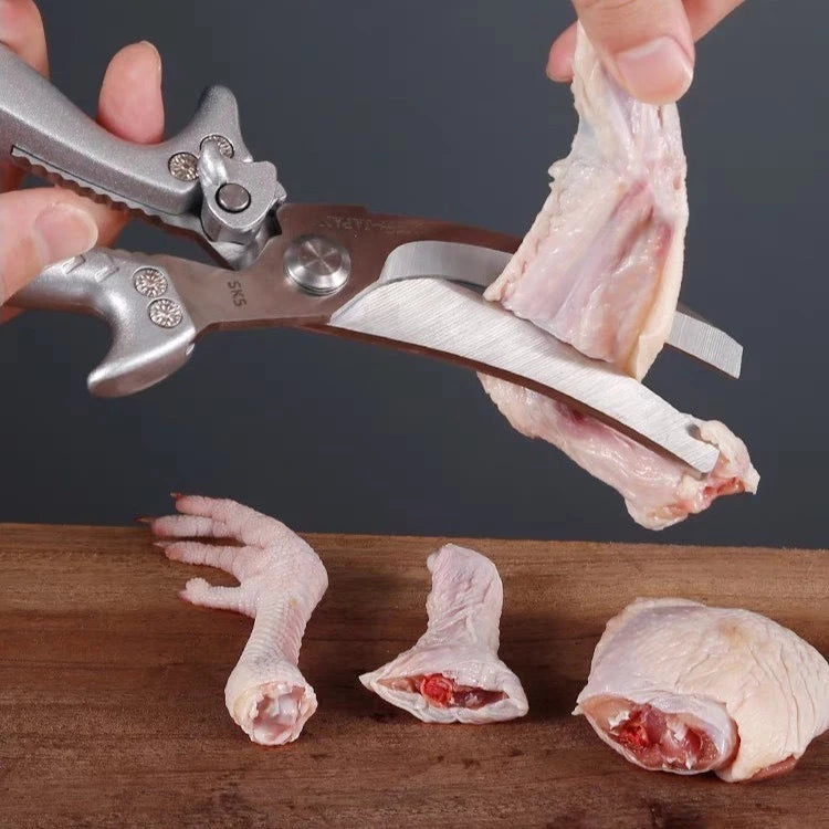 Tesouras multiusos podem cortar ossos, frango, carne de vaca e porco.