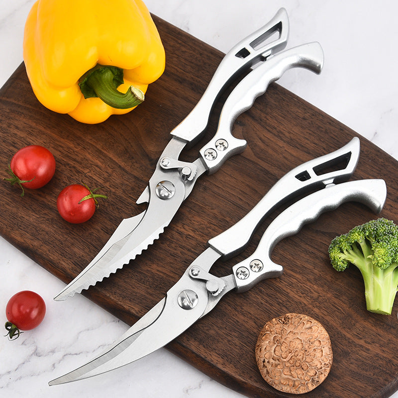 Tesouras multiusos podem cortar ossos, frango, carne de vaca e porco.